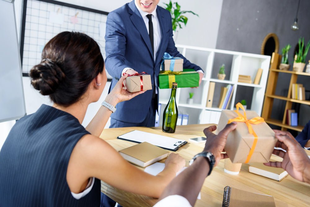 Idei de ambalare pentru cadouri corporate care lasă o impresie memorabilă - CraftUp