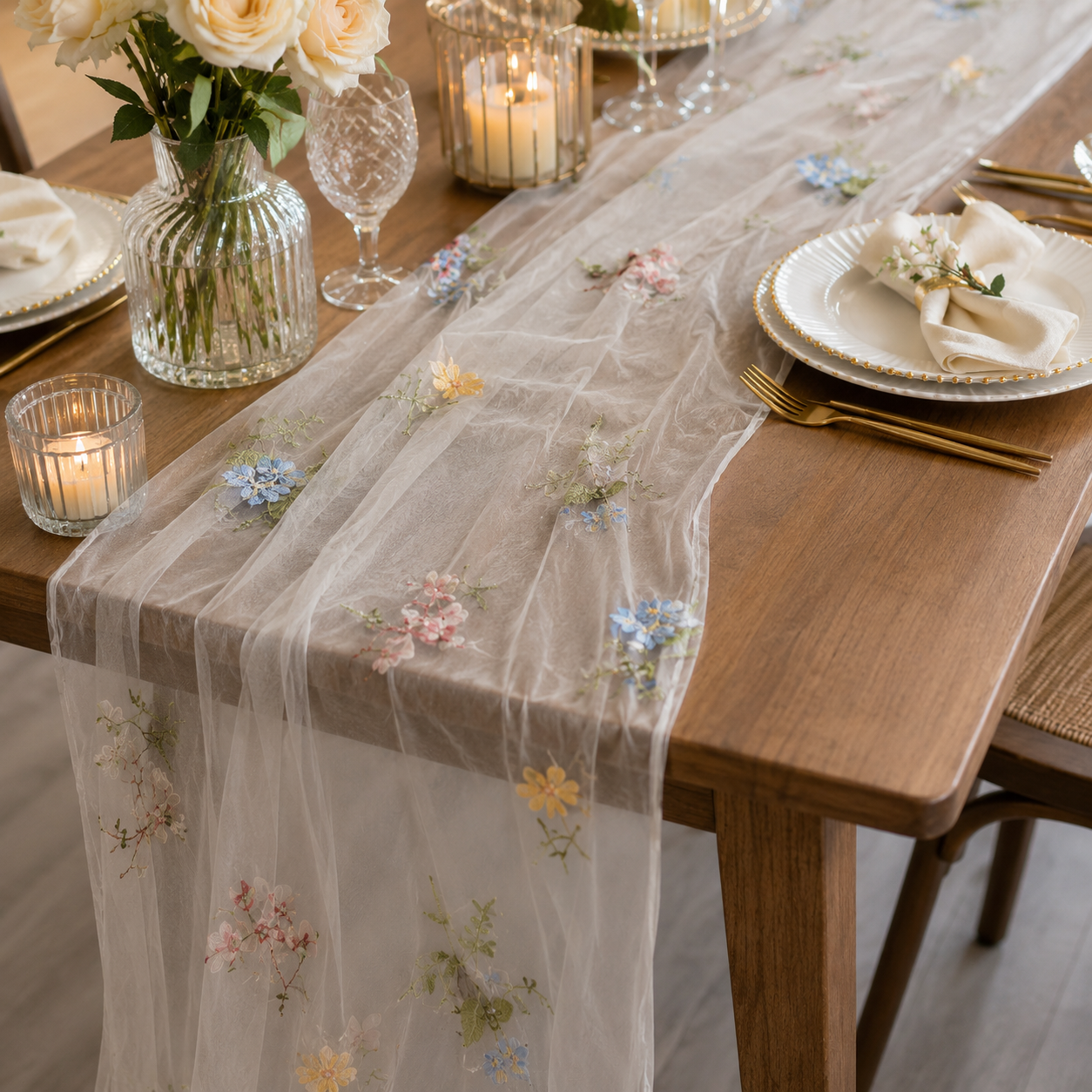 Runner masă tul cu flori brodate - beige