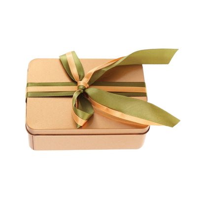 Cutie metalică aurie dreptunghiulară cu fundă 1 - craftup.ro