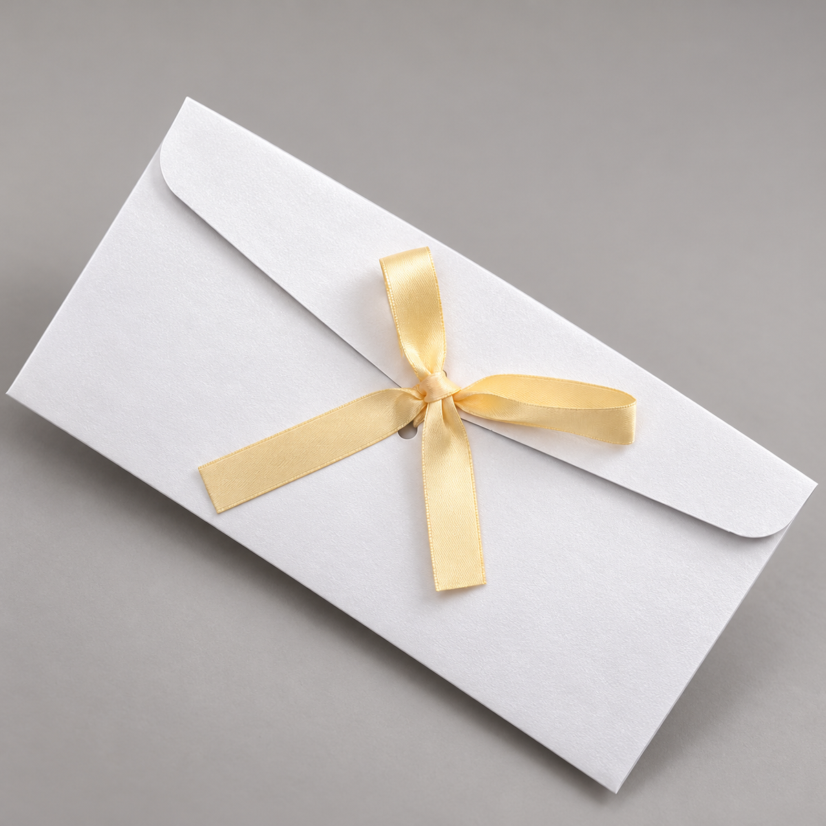 Plicuri sidefate cu fundiță din satin - alb (set 10 buc), detaliu de aproape - CraftUp