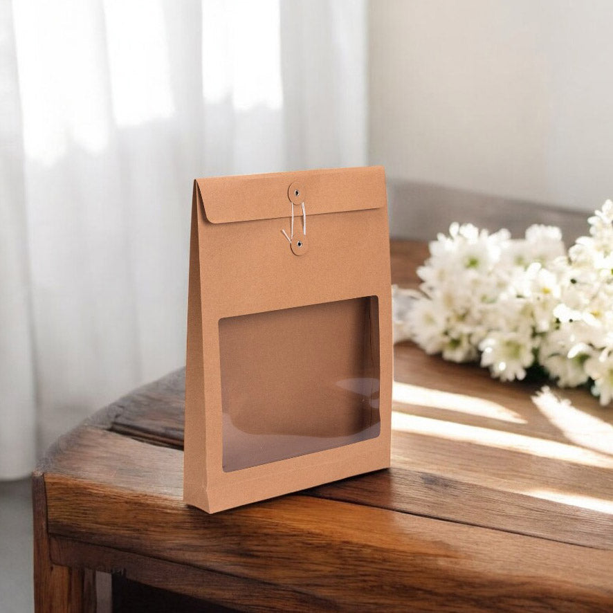 Pungă stand up cu ferestră și închidere cu sfoară - kraft (set 10 buc) 36x27x5cm 2 - craftup.ro