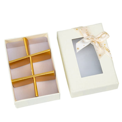 Cutie cadou din hârtie cu 6 compartimente, fereastră și panglică - alb (set 6 buc) - 9x6x4cm - CraftUp