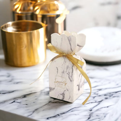 Cutie mică în formă de vază cu fundă satinată - alb (set 50 buc) 5x5x6.5cm - CraftUp