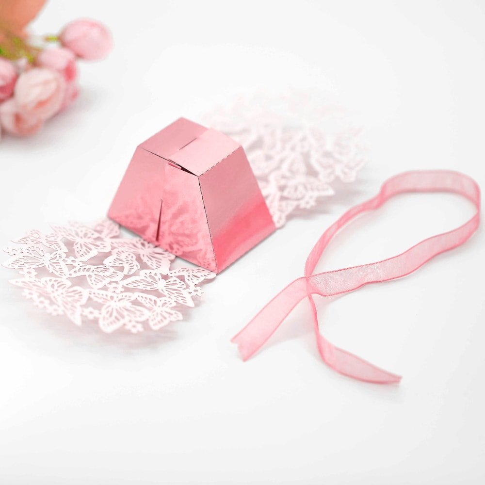Cutiuță cu fundă model fluturași 6,3x4cm - roz (set 50 buc) - CraftUp