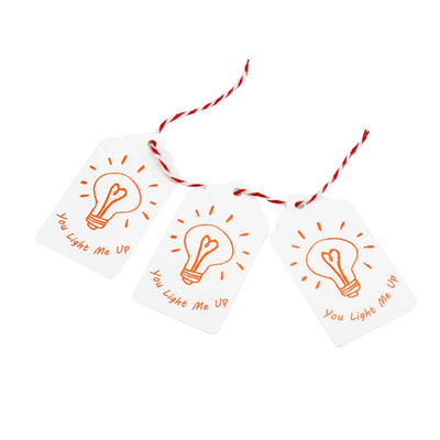 Etichete dreptunghiulare cu șnur model You light me up - alb (set 50 buc) - CraftUp