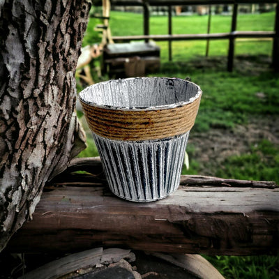 Ghiveci rotund din metal cu sfoară iută model vintage - alb - CraftUp