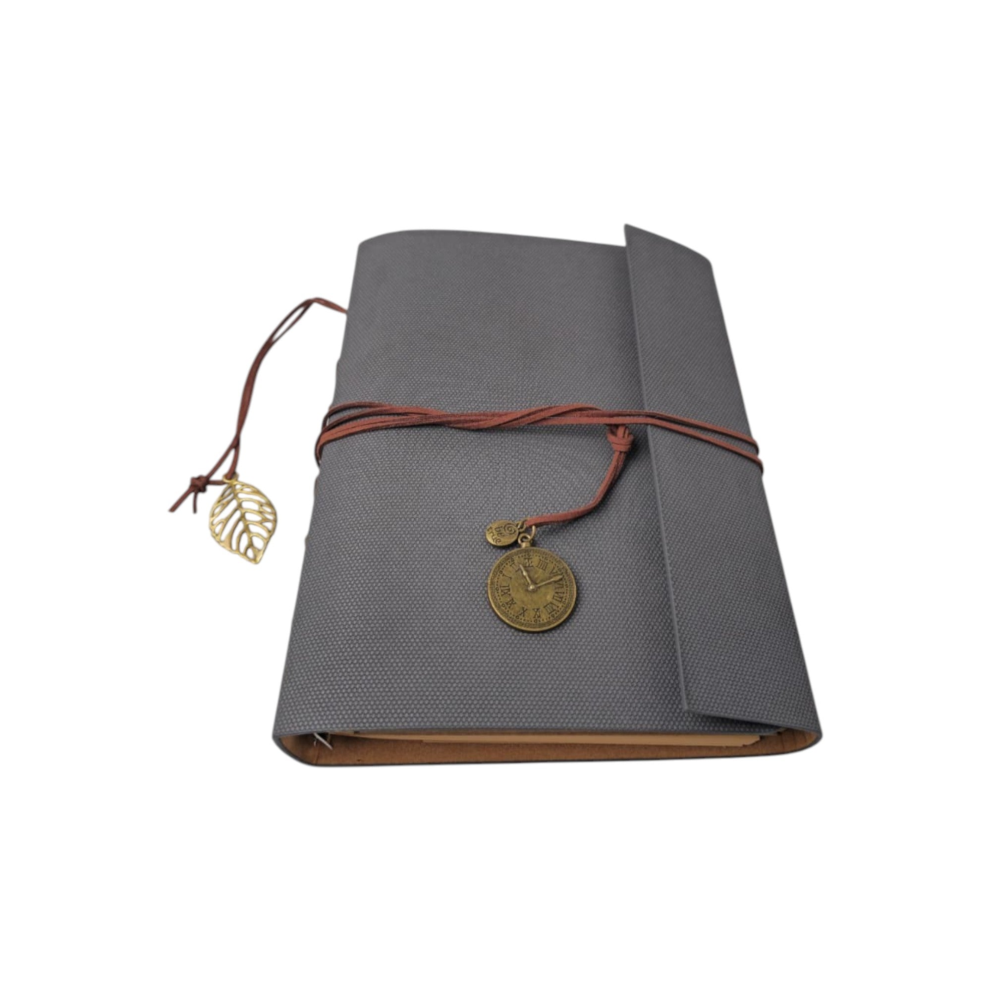 Jurnal tip agendă vintage cu șnur și pandantive metalice - CraftUp