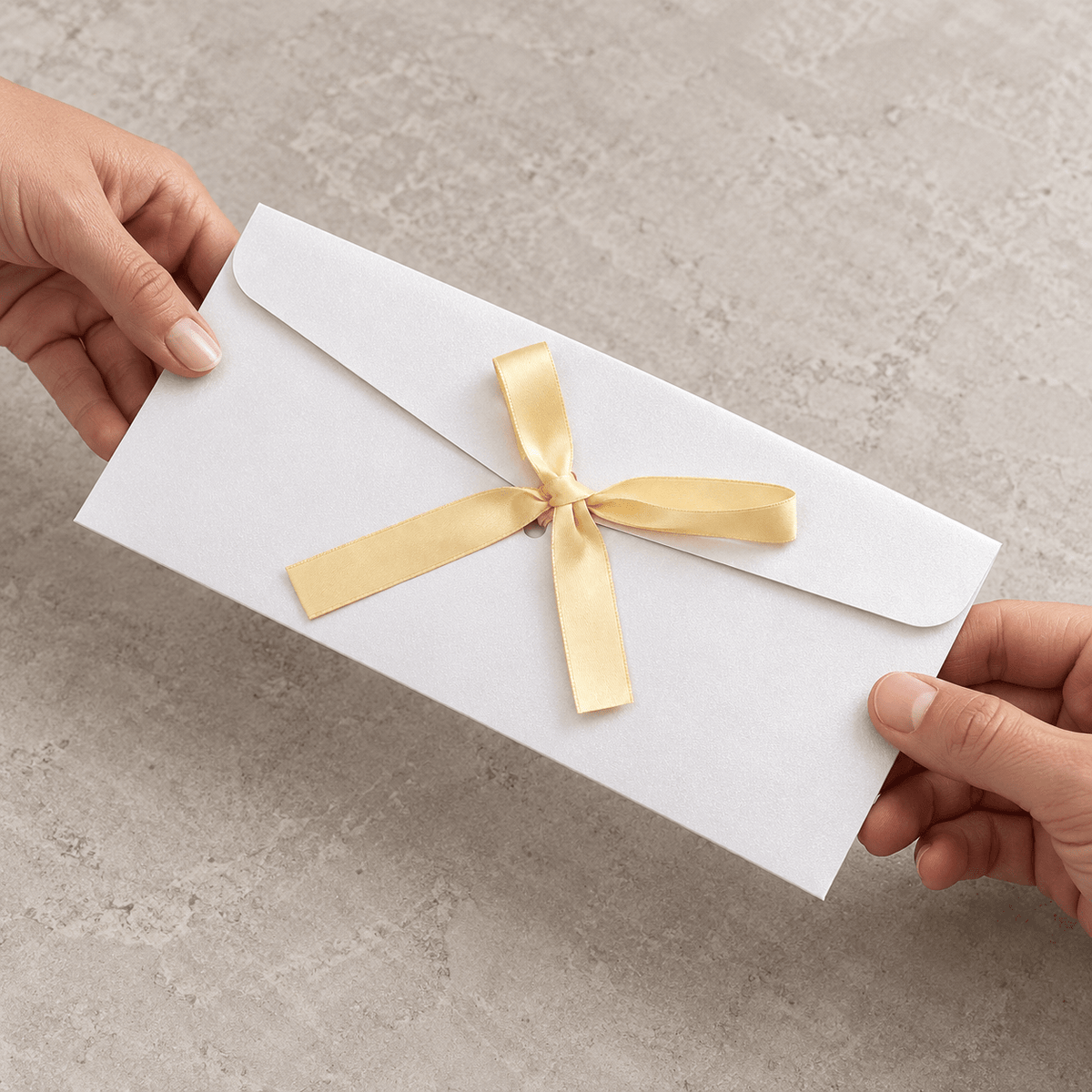 Plicuri sidefate cu fundiță din satin - alb (set 10 buc) - CraftUp