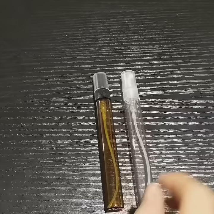 Încărcați videoclipul: Sticluță reutilizabilă cu spray - CraftUp