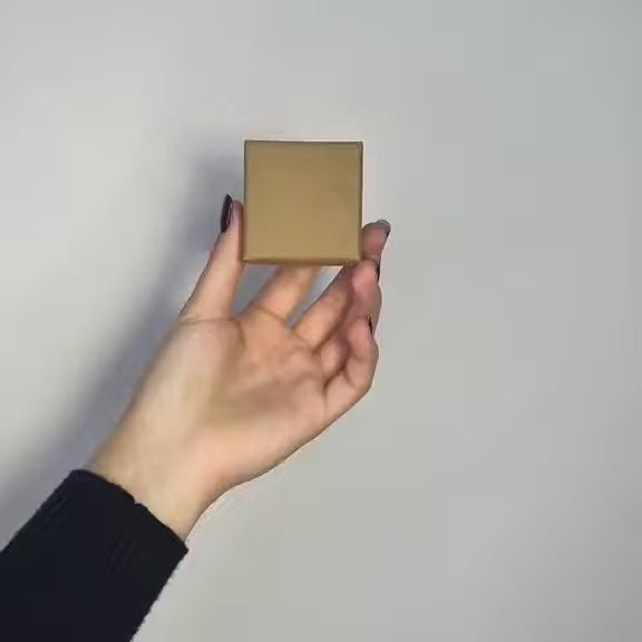 Încărcați videoclipul: Cutii kraft pentru bijuterii cu interior negru - CraftUp