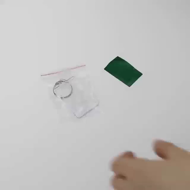 Încărcați videoclipul: Breloc dreptunghiular transparent cu inserție foto - CraftUp
