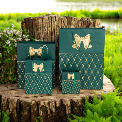 Pungi cadou cu mâner model fundă și romburi aurii 31x42x12cm - verde închis (set 12 buc) - CraftUp