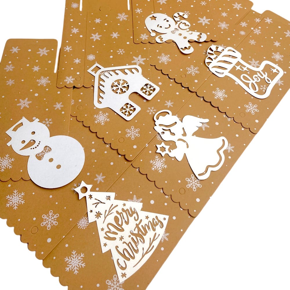 Pungi Crăciun cu panglică roșie și etichetă albă mix 6 modele (set 24 buc) 9x6.5x18 - CraftUp