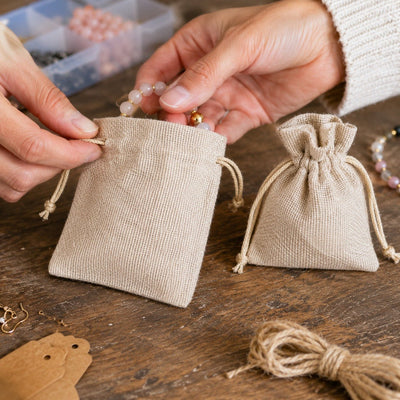 Săculeți țesătură sac cu sfoară 7x9cm (set 50 buc) - CraftUp