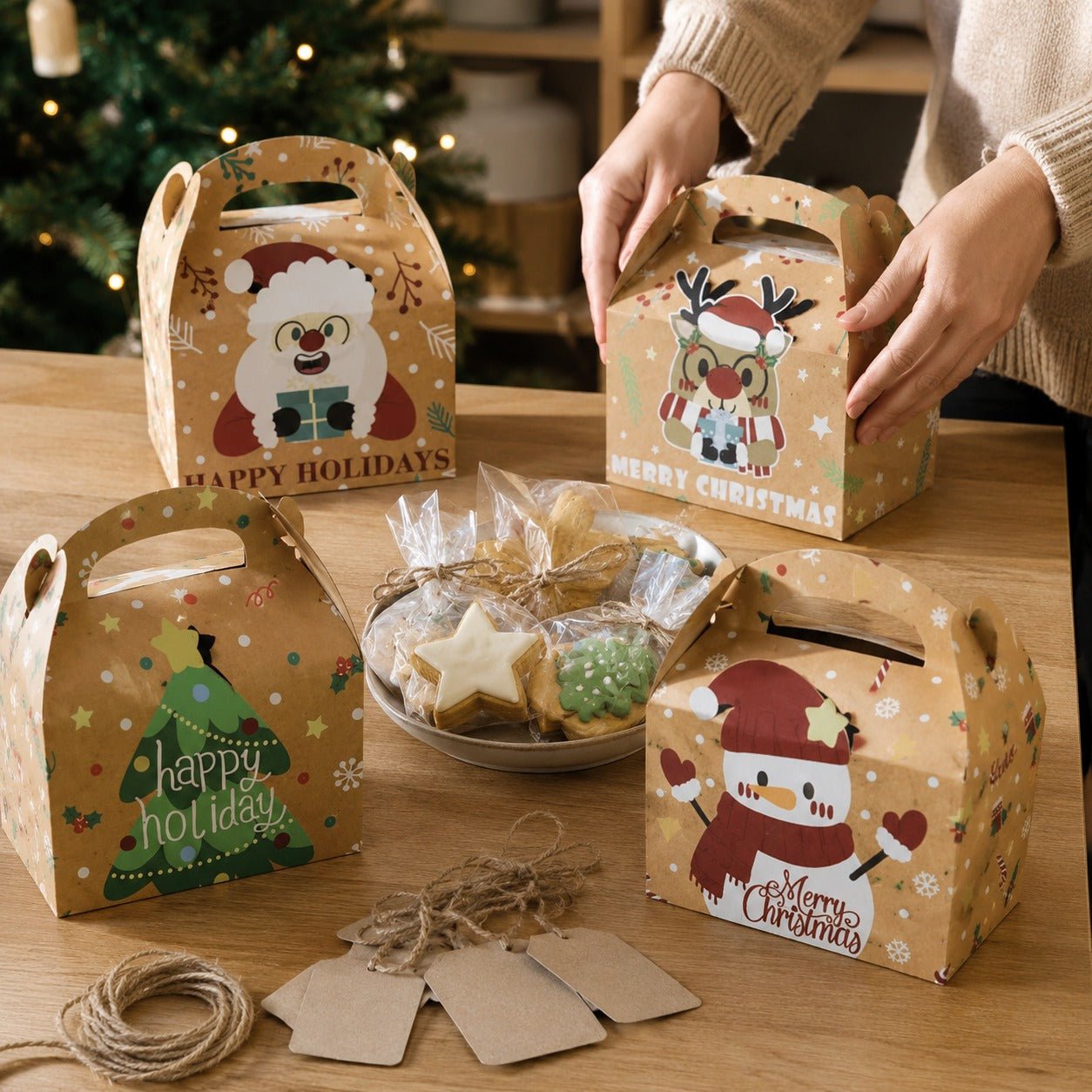 Set 12 cutii Crăciun 4 modele cu mâner - kraft - CraftUp
